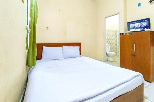 Homestay Cemara Bekasi Mitra RedDoorz in Bulanbulan