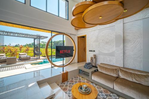 Villa Asri - Incredible Tropical 3BR close to Nyanyi beach!