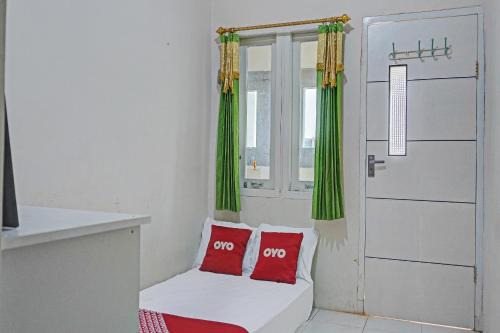 OYO Life 92684 Kost Mutiara Nirwana in Gandang