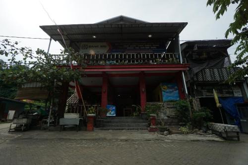 OYO 93628 Scorpion Guest House & Beach in Tulungagung