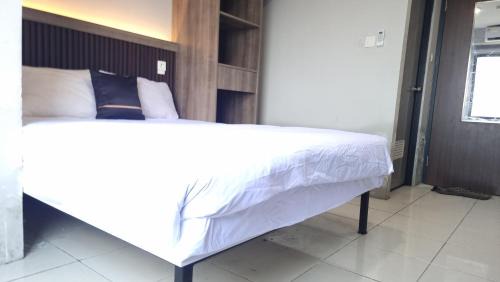 Hotel O cikarang Serviced apartment at Riverdale in Tanahbaru