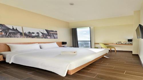 Whiz Prime Hotel Khatib Sulaiman Padang in Padang