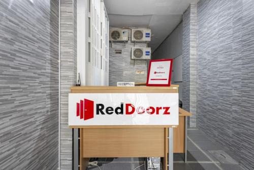 RedDoorz @ Jemursari Surabaya 2 in Surabaya