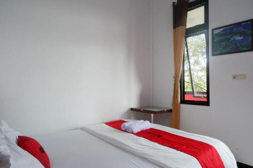 RedDoorz near Alun Alun Wonosobo 2