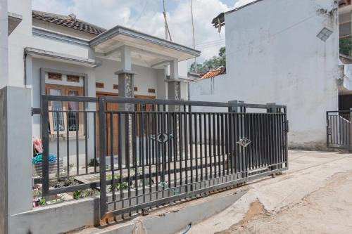 Small Homestay Syariah Sikembar Ciwidey Mitra RedDoorz in Bandung