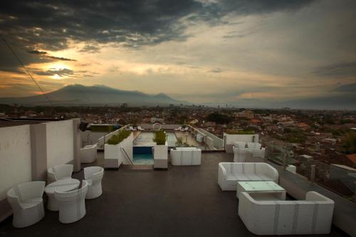 Ascent Hotel & Cafe Malang in Malang