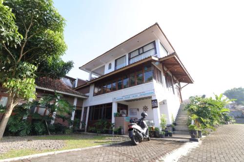 Lembur Incu Syariah Villa & Resto