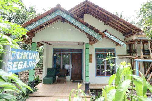 Homestay Mbah Parni in Sermo
