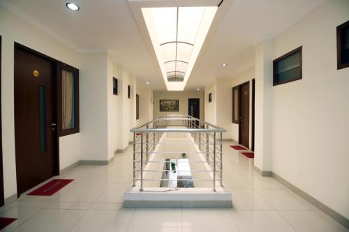 RedDoorz Plus near Cirebon Super Block Mall 2
